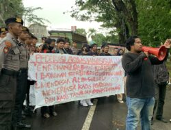 Federasi Aktivis Mahasiswa Aksi Didepan Polda Sulsel, Diduga Ada Dua Kadis Kab.Enrekang Terindikasi Korupsi Dana DAK Dan DAU