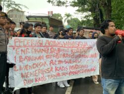 Federasi Aktivis Mahasiswa Aksi Didepan Polda Sulsel, Diduga Ada Dua Kadis Kab.Enrekang Terindikasi Korupsi Dana DAK Dan DAU