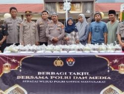 Polres Palopo Bersama Mitra Media Se-kota Palopo Lakukan Kegiatan Sosial Ramadhan Dalam Rangka Bagi-Bagi Takjil 