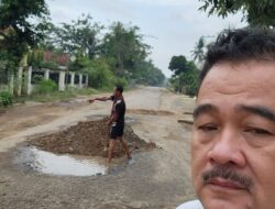 Pagi Buta Ketua DPRD Tubaba bersama warga Timbun Jalan Rusak perusahaan BW pekuan agung muara sungkai Lampura Harus Bertanggung Jawab
