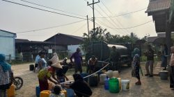 Di Tengah Kekeringan, Yonif TP 806/SI Datang Membawa Harapan & Air Bersih Di Kampung Walal